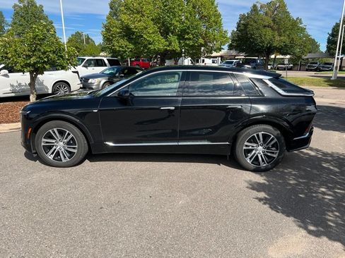 Used 2024 Cadillac Lyriq Luxury AWD/4WD image 2