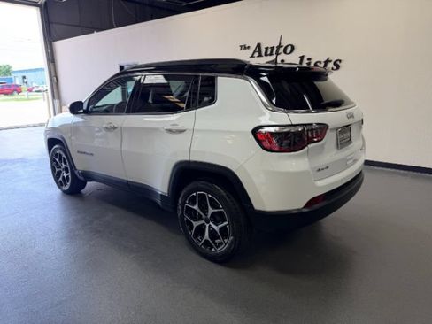 Used 2025 Jeep Compass Limited AWD/4WD image 2