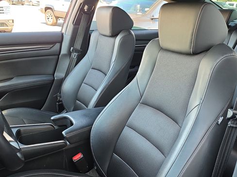 Used 2018 Honda Accord Sport image 11