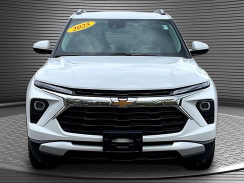Used 2025 Chevrolet TrailBlazer LT AWD/4WD image 2