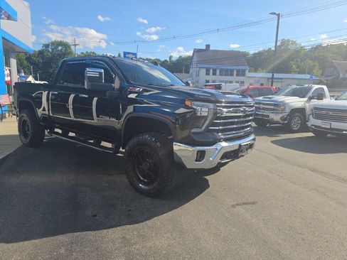 Used 2024 Chevrolet Silverado 3500 LTZ w/ LTZ Premium Package AWD/4WD image 10