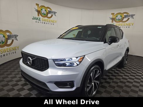Used 2022 Volvo XC40 T5 R-Design w/ Advanced Package image 3