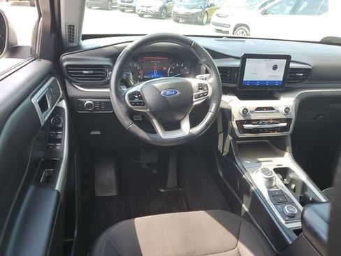 Used 2021 Ford Explorer XLT AWD/4WD image 12