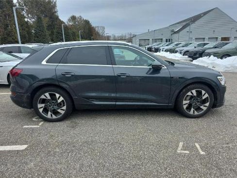 Used 2023 Audi e-tron Premium Plus w/ Premium Plus Package image 3