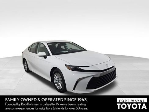 Used 2025 Toyota Camry LE FWD image 4