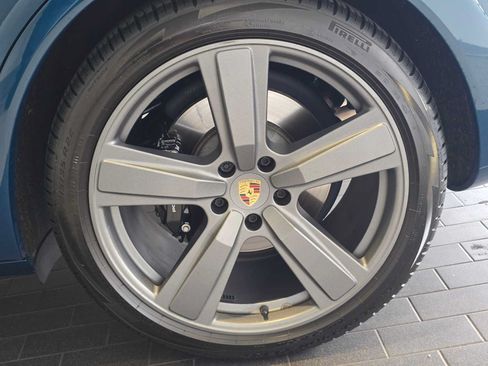Used 2025 Porsche Cayenne GTS AWD/4WD image 11