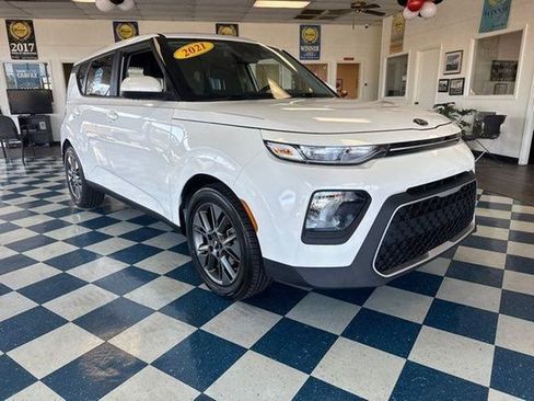 Used 2021 Kia Soul S image 1