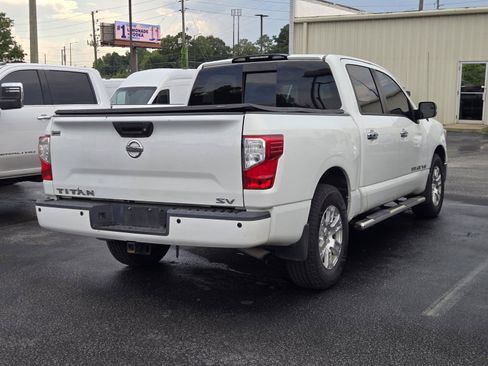 Used 2018 Nissan Titan SV w/ SV Convenience Package RWD image 4