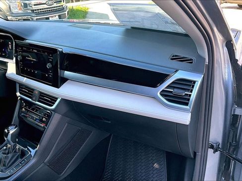 New 2026 Volkswagen Taos SE AWD/4WD image 16