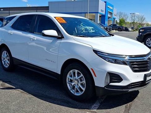 Used 2023 Chevrolet Equinox LT FWD image 2