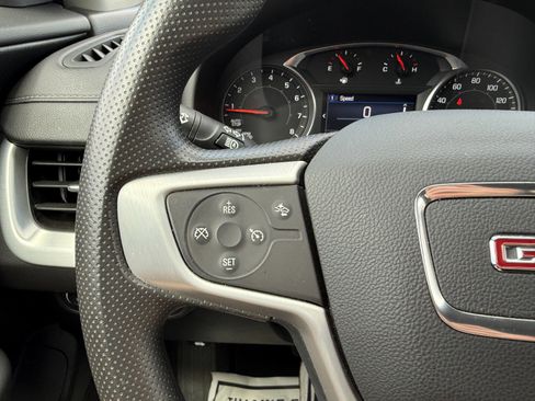 Used 2024 GMC Terrain SLE image 24