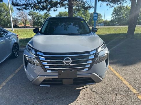 Used 2024 Nissan Rogue SL AWD/4WD image 4