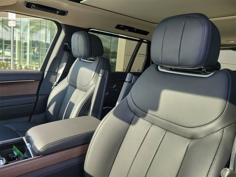New 2025 Land Rover Range Rover Long Wheelbase SE image 26