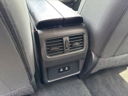 Used 2025 Nissan Rogue SV FWD image 23