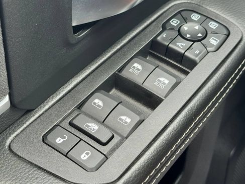 Used 2025 RAM 2500 Big Horn AWD/4WD image 30
