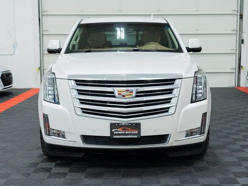 Used 2016 Cadillac Escalade Platinum AWD/4WD image 2