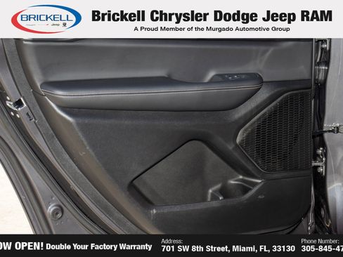 Used 2025 Jeep Grand Cherokee L Altitude AWD/4WD image 13