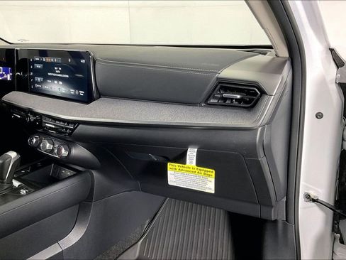 Certified 2025 Nissan Kicks SV image 22