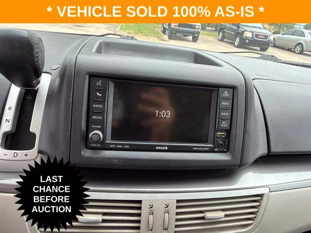 Used 2010 Volkswagen Routan SE FWD image 23