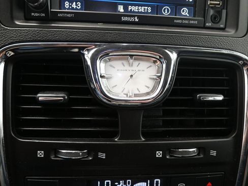 Used 2015 Chrysler Town & Country Touring-L w/ Driver Convenience Group image 24