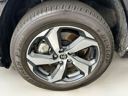 Used 2025 Toyota RAV4 SE AWD/4WD image 11