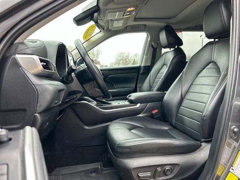 Used 2022 Toyota Highlander XLE image 35