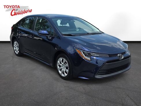 Used 2025 Toyota Corolla LE FWD image 3