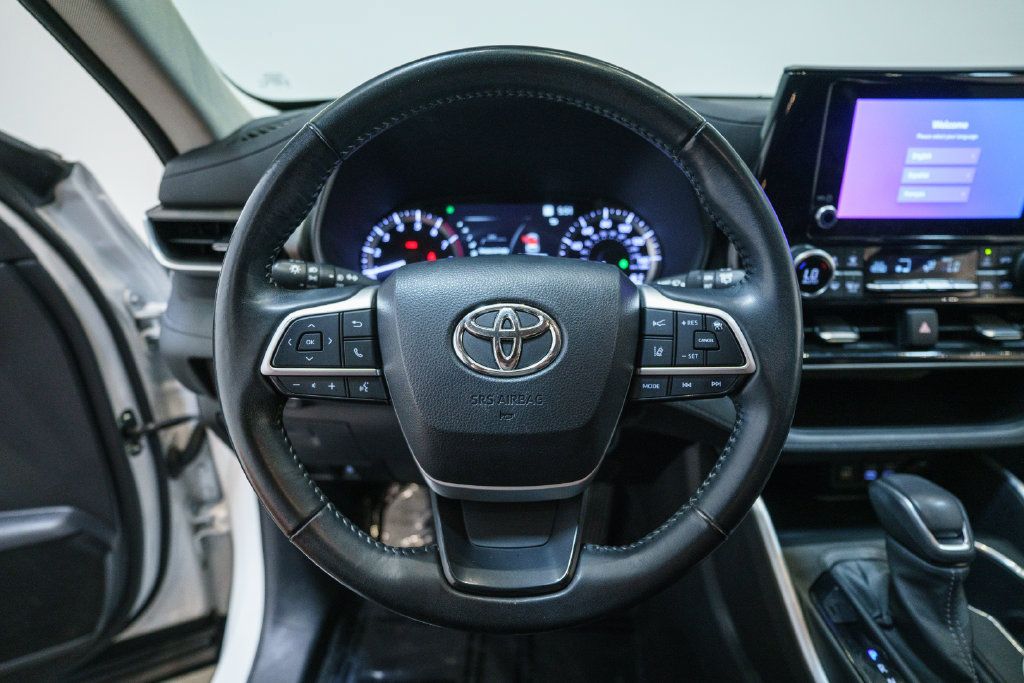 Used 2023 Toyota Highlander LE FWD image 13