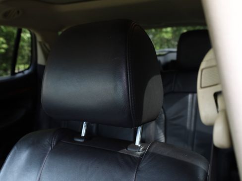 Used 2019 Lincoln MKT AWD image 26