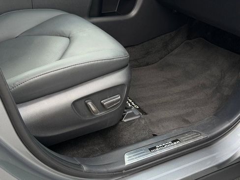 Used 2025 Toyota Grand Highlander Limited image 23
