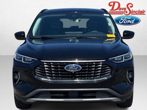 Used 2023 Ford Escape Platinum image 2