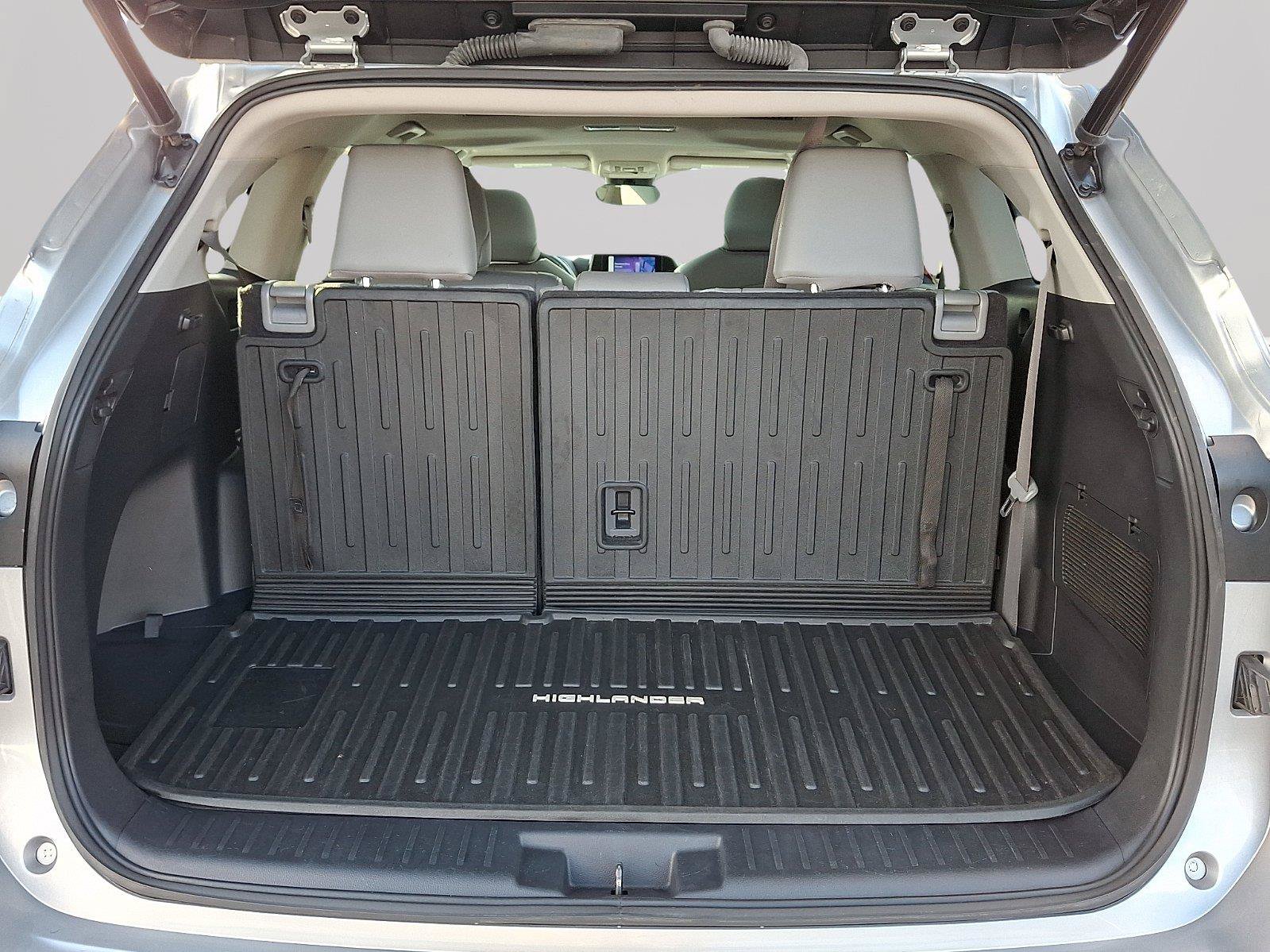 Used 2023 Toyota Highlander XLE AWD/4WD image 29