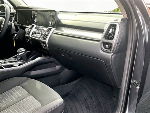 Used 2023 Kia Sorento LX image 15