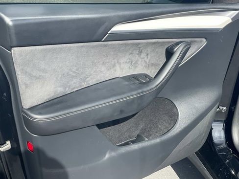 Used 2023 Tesla Model Y Performance image 19