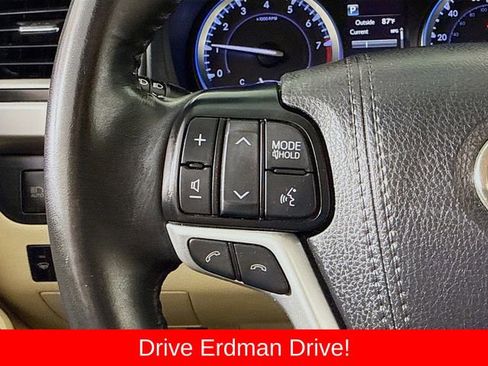 Used 2019 Toyota Highlander XLE FWD image 13