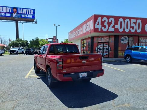 Used 2025 Nissan Frontier SV RWD image 3