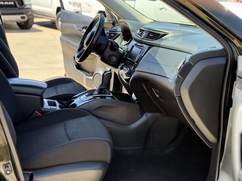 Used 2018 Nissan Rogue SV w/ Premium Package FWD image 10