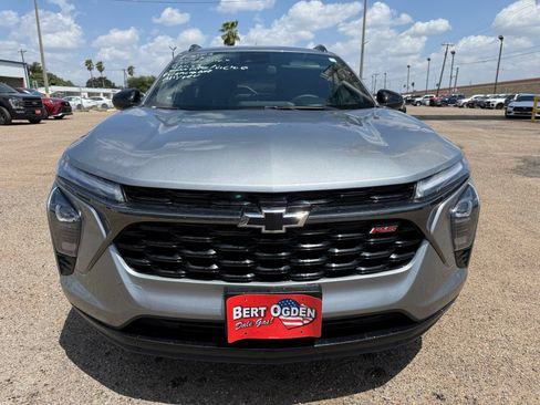 Used 2024 Chevrolet Trax RS w/ Driver Confidence Package FWD image 2
