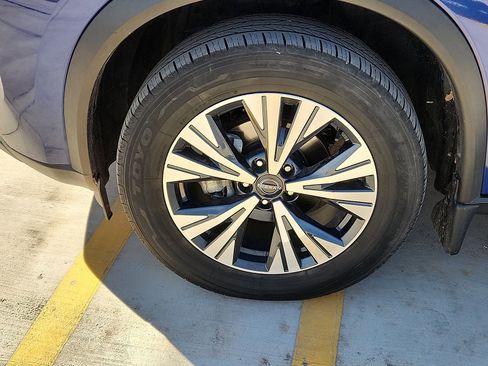 Used 2022 Nissan Rogue SV w/ SV Premium Package image 7