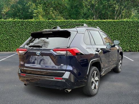 Used 2021 Toyota RAV4 SE image 3