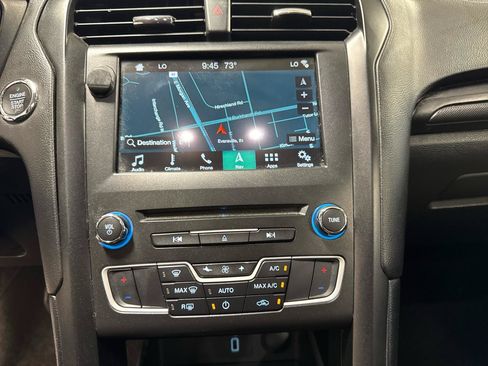 Used 2018 Ford Fusion SE w/ Equipment Group 201A FWD image 23