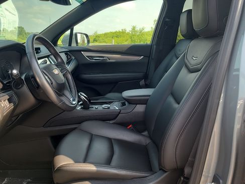 Used 2024 Cadillac XT6 Luxury w/ LPO, Floor Liner Package AWD/4WD image 14
