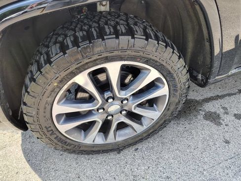 Used 2017 Jeep Grand Cherokee Overland AWD/4WD image 9