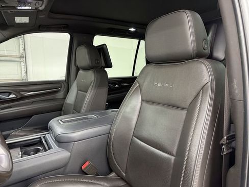Used 2021 GMC Yukon Denali w/ Denali Premium Package image 23
