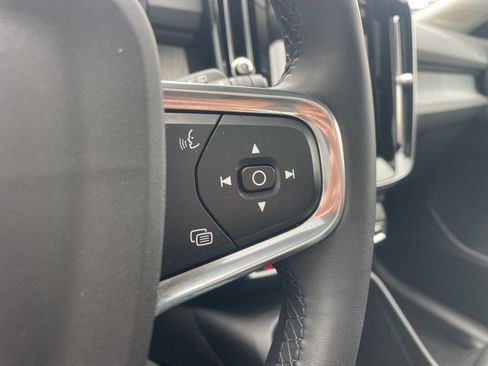 Certified 2024 Volvo XC40 B5 Core image 40