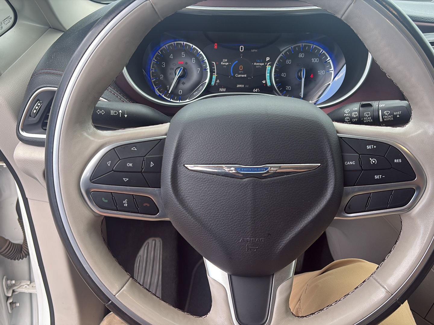 Used 2020 Chrysler Pacifica Limited FWD image 11