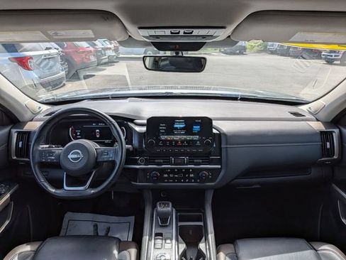 Used 2024 Nissan Pathfinder Platinum AWD/4WD image 17