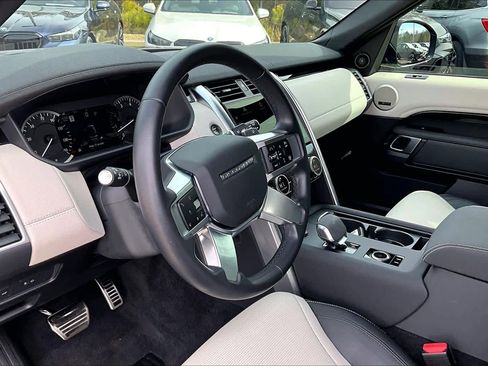 Used 2023 Land Rover Discovery S R-Dynamic image 18