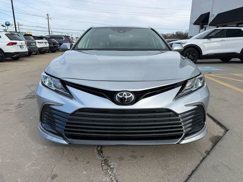 Used 2021 Toyota Camry LE image 4