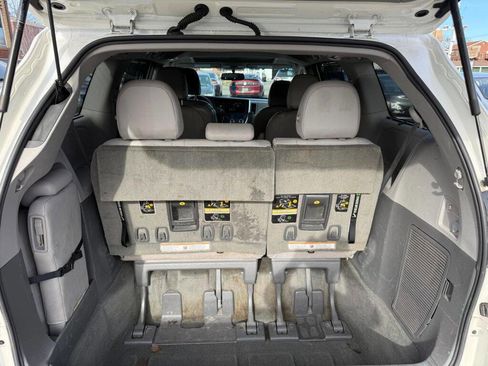 Used 2015 Toyota Sienna XLE image 9